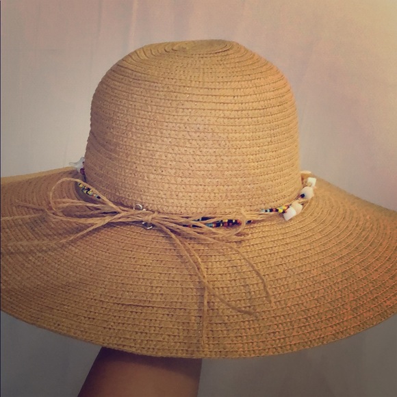 Straw hat - Picture 1 of 3